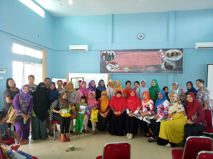 BIMTEK PEMANFAATAN SARANA PENGOLAHAN DAN PEMASARAN HASIL PERIKANAN SERTA MANAJEMEN USAHA KEPADA KELOMPOK TA.2017 DI RUANG PERTEMUAN BBIL PARIT MAYOR KECAMATAN PONTIANAK TIMUR