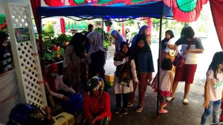 ANTUSIAS WARGA DALAM KEGIATAN VAKSINASI DAN PENGOBATAN HEWAN DI PEKAN HORTIKULTURA IV 2019 KOTA PONTIANAK