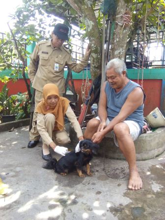 SERIUS CEGAH RABIES, DPPK KOTA PONTIANAK ADAKAN KEGIATAN VAKSINASI RABIES GRATIS 6 HARI BERTURUT-TURUT DI 6 WILAYAH KECAMATAN DI KOTA PONTIANAK