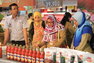 PENGAWASAN PRODUK HASIL PERTANIAN DI PASAR MODERN DAN TRADISIONAL MENJELANG BULAN RAMADHAN