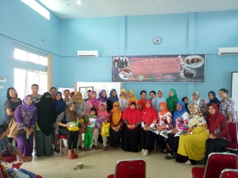 BIMTEK PEMANFAATAN SARANA PENGOLAHAN DAN PEMASARAN HASIL PERIKANAN SERTA MANAJEMEN USAHA KEPADA KELOMPOK TA.2017 DI RUANG PERTEMUAN BBIL PARIT MAYOR KECAMATAN PONTIANAK TIMUR