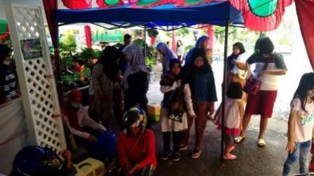 ANTUSIAS WARGA DALAM KEGIATAN VAKSINASI DAN PENGOBATAN HEWAN DI PEKAN HORTIKULTURA IV 2019 KOTA PONTIANAK