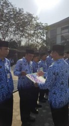 DINAS  PANGAN PERTANIAN DAN PERIKANAN KOTA  PONTIANAK MENELURKAN PEGAWAI TELADAN