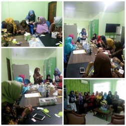 MEMBUAT KERAJINAN TANGAN  BERSAMA DHARMA WANITA PERSATUAN DINAS PANGAN PERTANIAN DAN PERIKANAN KOTA PONTIANAK